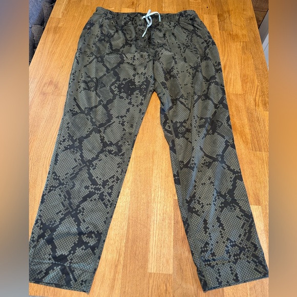 Lululemon Pants size 8 - Picture 3 of 9